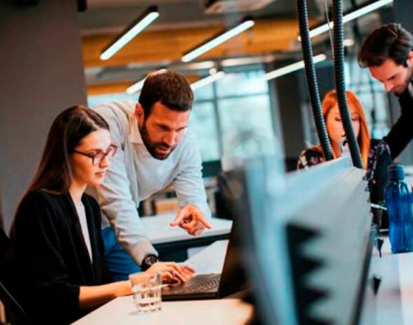 Las empresas no suelen plantearse modificaciones sensibles en épocas de bonanza, pero las cosas cambian cuando las cifras no acompañan.